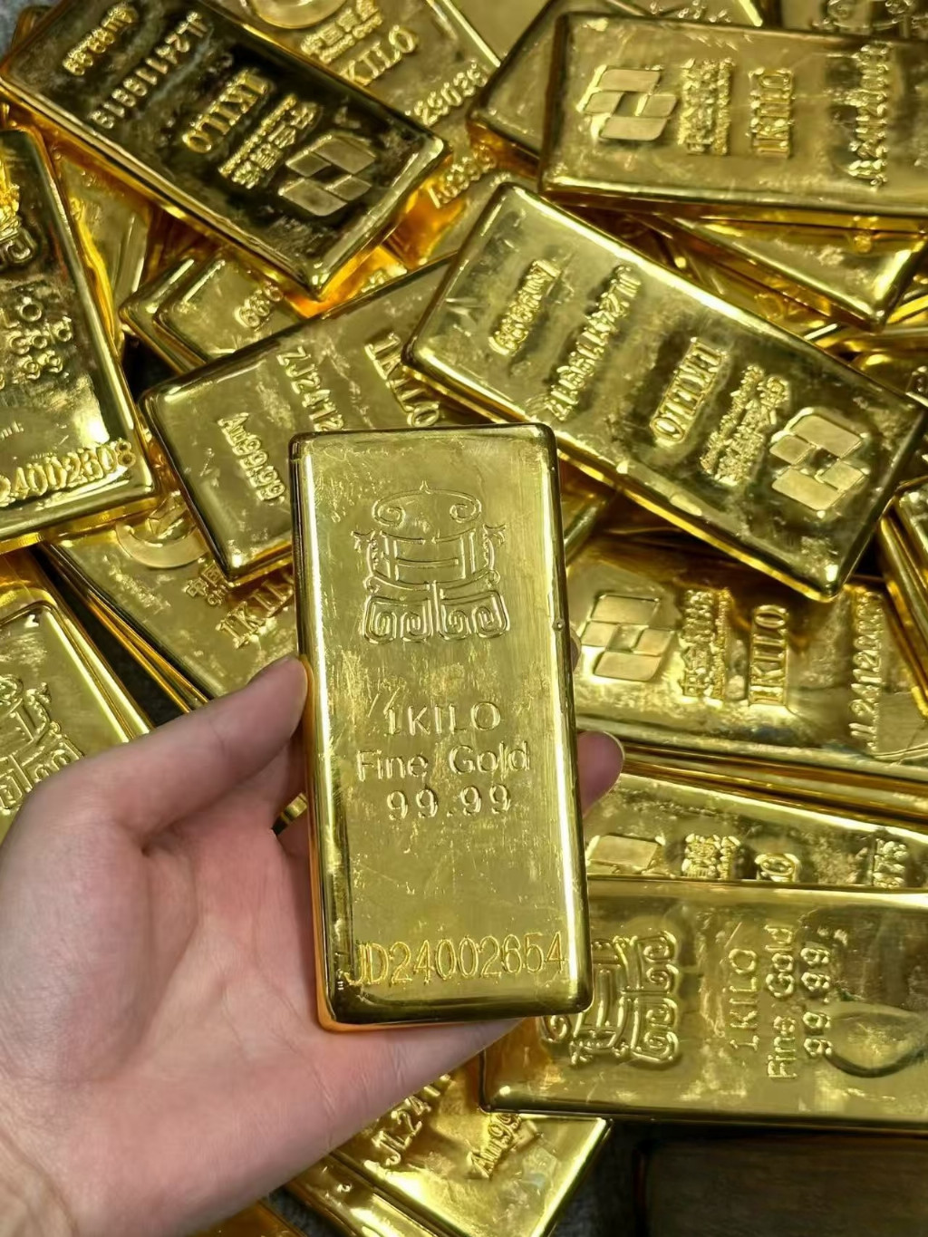 东莞黄金回收避坑三准则:证照齐全是入场券,仪器验金是硬功夫,白纸黑字报价是护身符,国贸/汇一城/万达商圈全覆盖安心变现