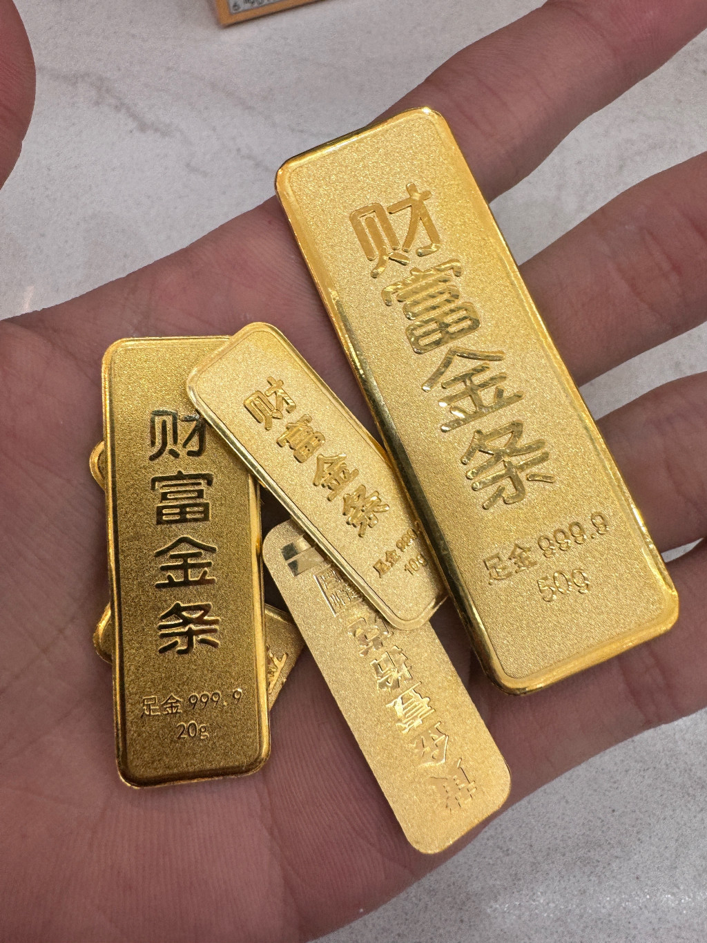 从秀英到美兰,海口黄金回收门店全景名录:连锁实体布局,中检认证门店金条首饰一站变现
